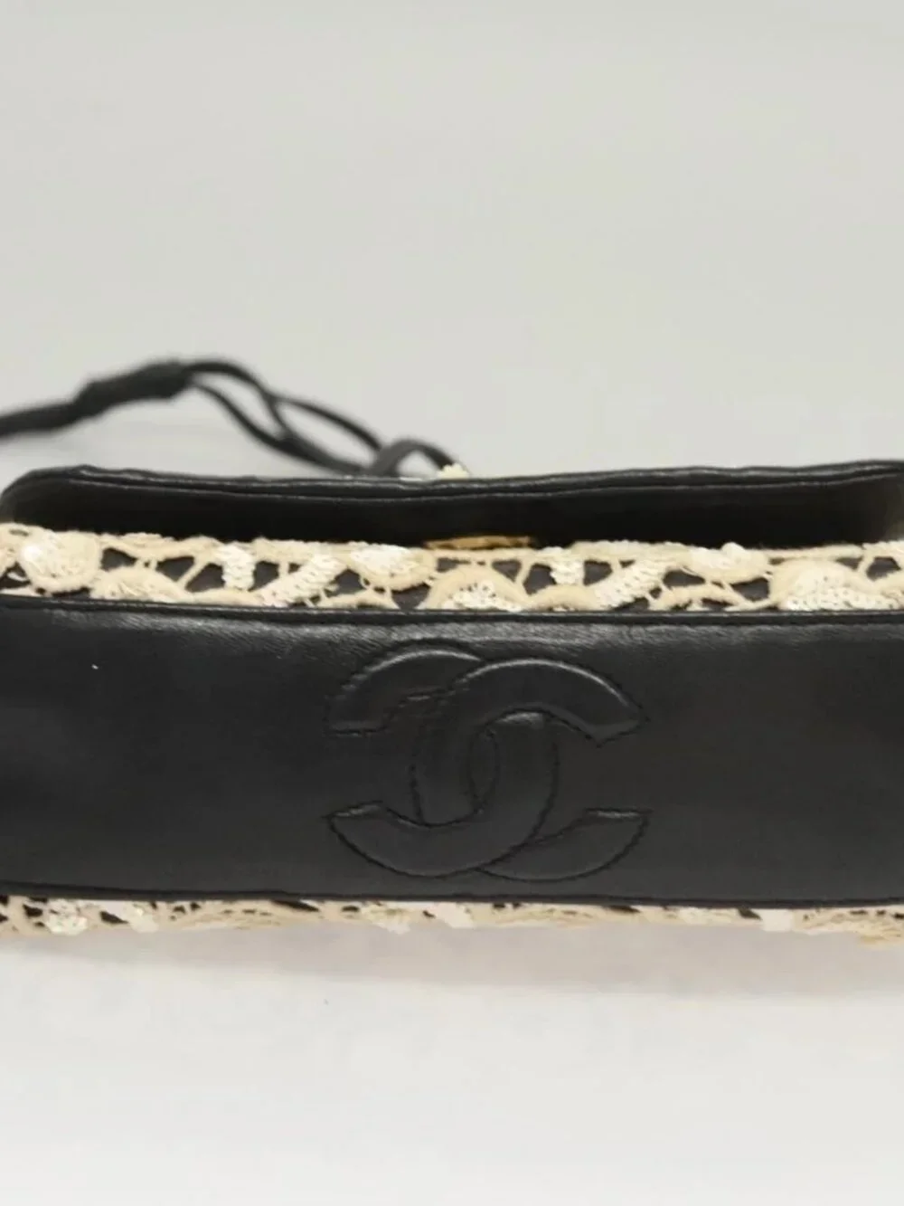 CHANEL Shoulder Bag Lamb Skin White CC Auth 125205